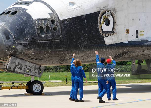 Bye Rocketship 81 Ship Bye Stock Photos, High-Res Pictures, and Images - Getty Images