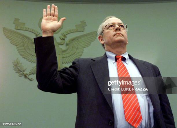 Independent counsel Kenneth Starr is sworn in to testify before the House Judiciary Committee impeachment inquiry 19 November on Capitol Hill in...