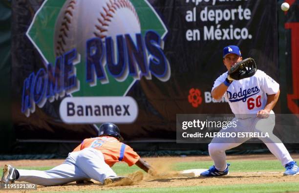 Baseball player Timo Perez from the New York Mets is seen in action with LA Dodgers player Larry Barnes during a pre-season game in Mexico City 15...