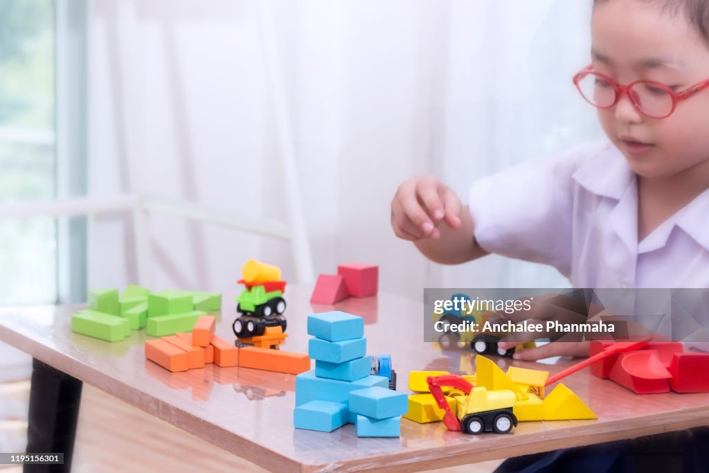 Colorblocked Toy The Cute Girl Play Color Block Toy High-Res Stock Photo - Getty Images