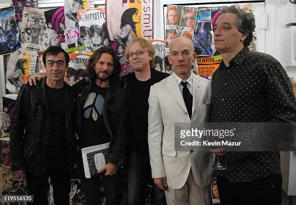 Eddie Vedder , presenter, with Bill Berry, Mike Mills, Michael Stipe and Peter Buck of R.E.M., inductees *EXCLUSIVE*