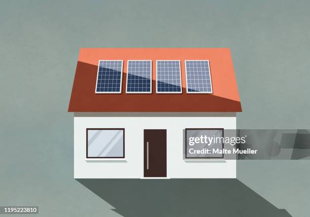 house with solar panels on roof - sonnenenergie stock-grafiken, -clipart, -cartoons und -symbole