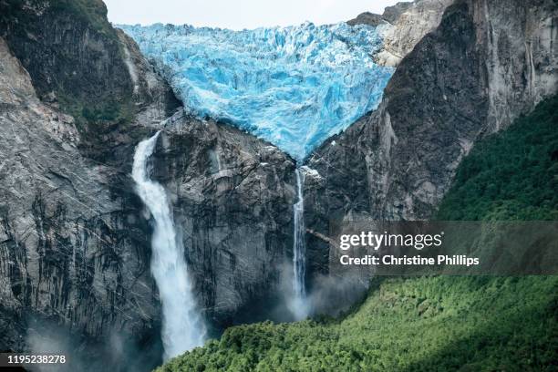 queulat national park and the stunning ventisquero colgante de queulat - andes stock-fotos und bilder