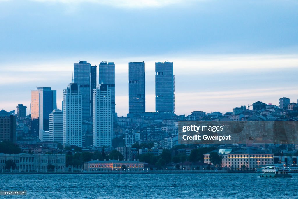 Paisagem urbana de Istambul no crepúsculo