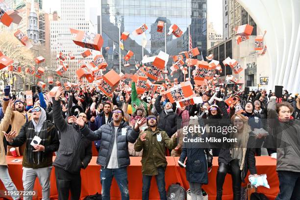 Xiaomi breaks the GUINNESS WORLD RECORDS® title with 703 participants for Most People Unboxing Simultaneously at Oculus Plaza WTC on December 21,...