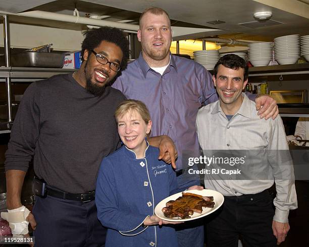 Dhani Jones , Jason Fabini , Sara Moulton & Giulio Capua