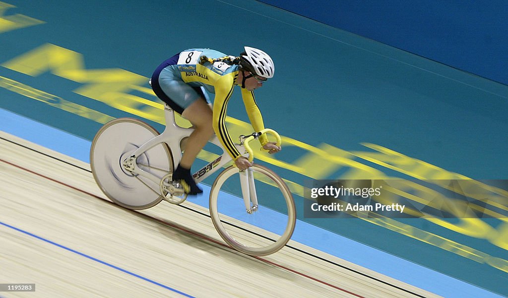 Katherine Bates of Australia on her way to winning the Gold in the Women's 25 km Points Race Final