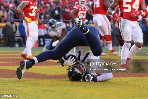 Tennessee Titans offensive tackle Dennis Kelly does a backflip after a 1-yard touchdown reception in the second quarter of the AFC Championship game...