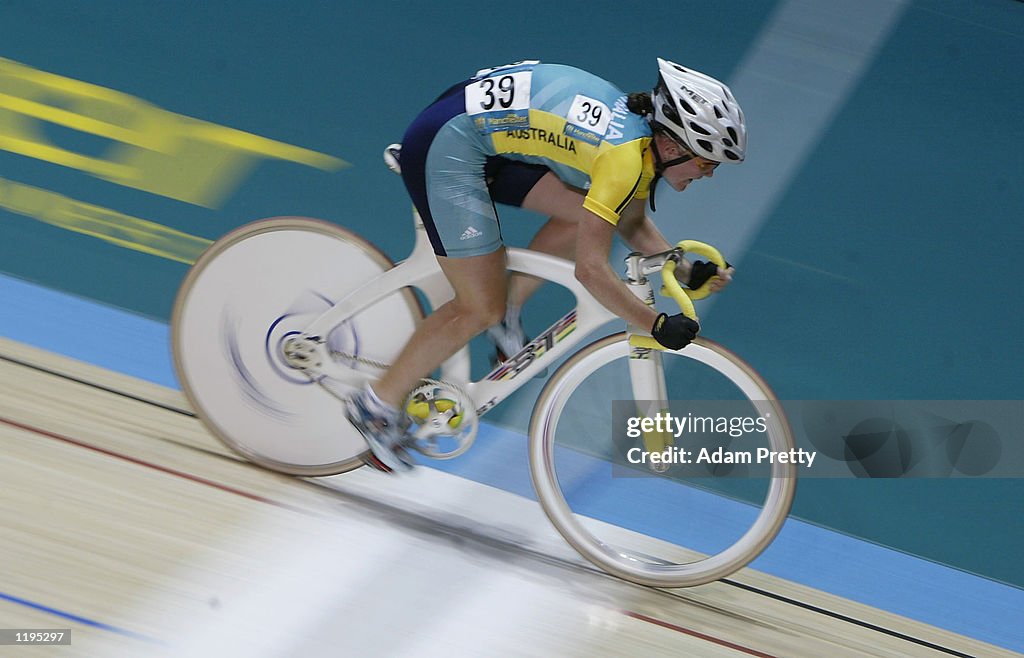 Alison Wright of Australia on her way to fourth place in the Women's 25 km Points Race Final