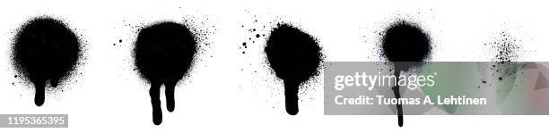close-up of several black spray paint spots, splashes and drips, isolated on white background. - spray-de-tinta imagens e fotografias de stock
