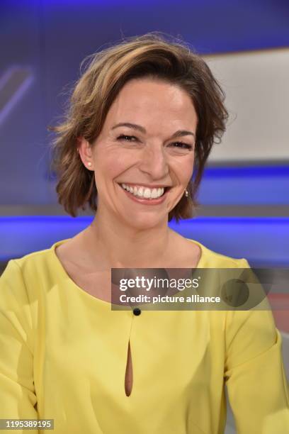 January 2020, North Rhine-Westphalia, Cologne: The presenter Anna Planken is a guest on the ARD talk show " Maischberger . The Week " Photo: Horst...