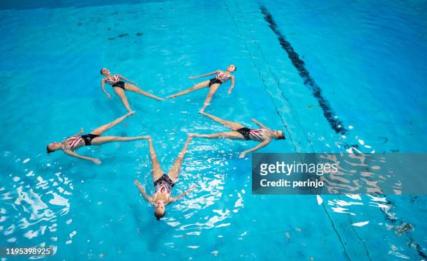 kunst in water - synchronized swimming stockfoto's en -beelden