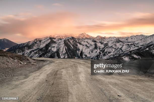 dirt road in gongga snow mountain,sichuan china - mountain range background stock pictures, royalty-free photos & images