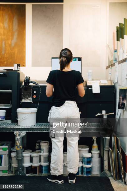Computer Store Team Computer Store Employee Photos and Premium High Res Pictures - Getty Images