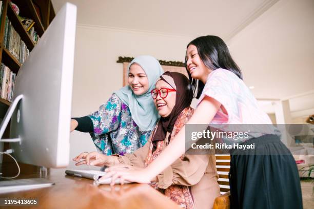 Computer Indo Indonesia Computer Photos and Premium High Res Pictures - Getty Images