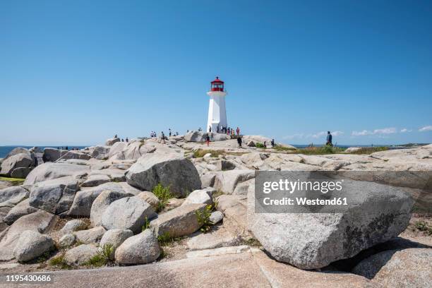 canada, nova scotia, peggys cove lighthouse - peggys cove stock-fotos und bilder