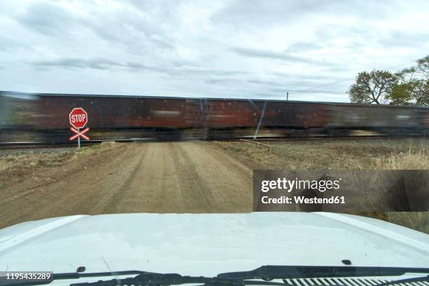 car waiting for a train to pass, kwazulu-natal, south africa - level crossing stock pictures, royalty-free photos & images