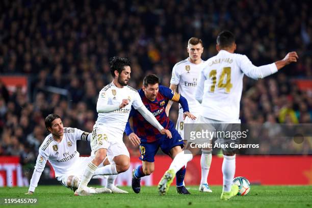 Lionel Messi of FC Barcelona tries to control the ball surrounded by Sergio Ramos, Francisco Alarcon 'Isco', Toni Kroos and Casemiro of Real Madrid...