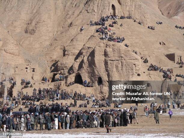 bamyan spectators - un animal stock pictures, royalty-free photos & images