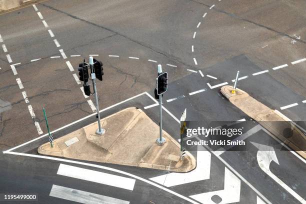 looking down on a road intersection - corners stock-fotos und bilder