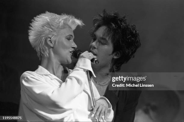 Swedish pop rock duo Roxette, aka Marie Fredriksson and Per Gessle, perform on stage in the Netherlands, circa 1989.