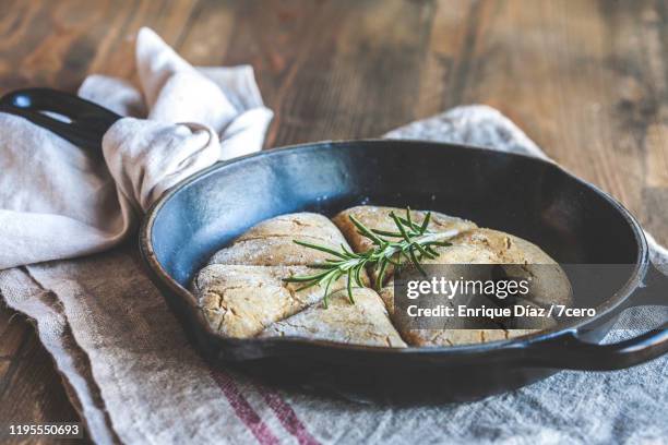 spiced pumpkin skillet scones (side view) - cast iron stock pictures, royalty-free photos & images