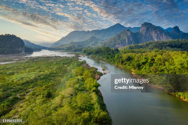 mekong rivier in laos luang prabang pak ou drone view - river mekong stockfoto's en -beelden
