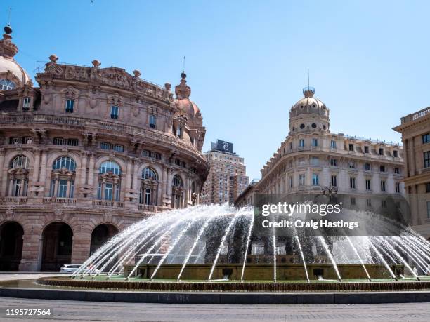 de ferrari square in genoa with the fountain and walking people - ジェノバ ストックフォトと画像