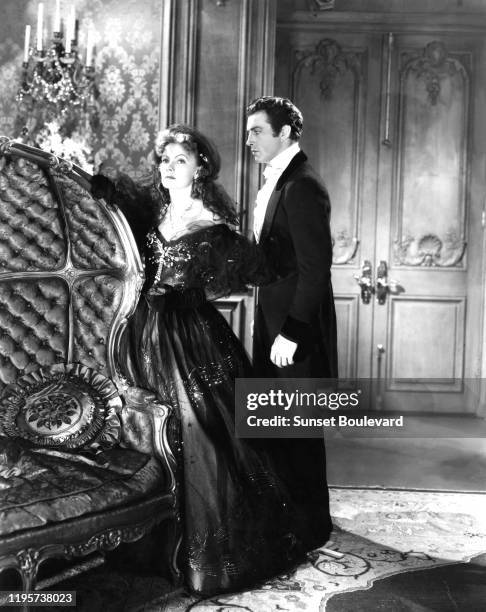 Acteur américain Robert Taylor et l'actrice suédoise Greta Garbo lors du tournage du film "Camille - Le Roman de Mme Gautier" réalisé par George...
