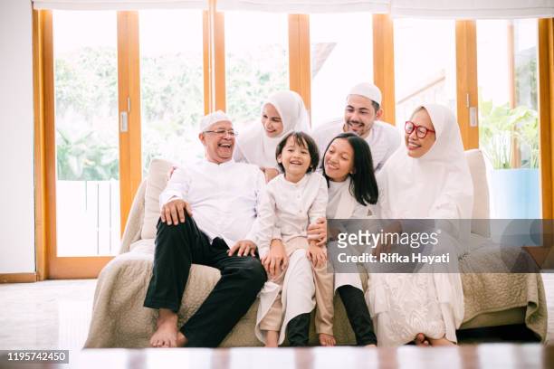 foto von lovely family celebrating hari raya aidilfitri - eid family stock-fotos und bilder
