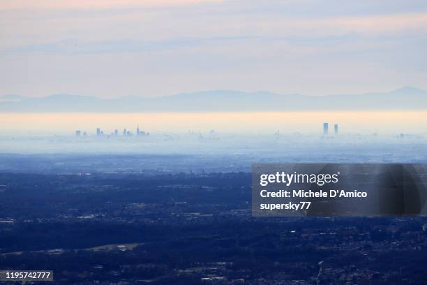 the skyscrapers of milano above the winter haze - pollution in milan stock pictures, royalty-free photos & images