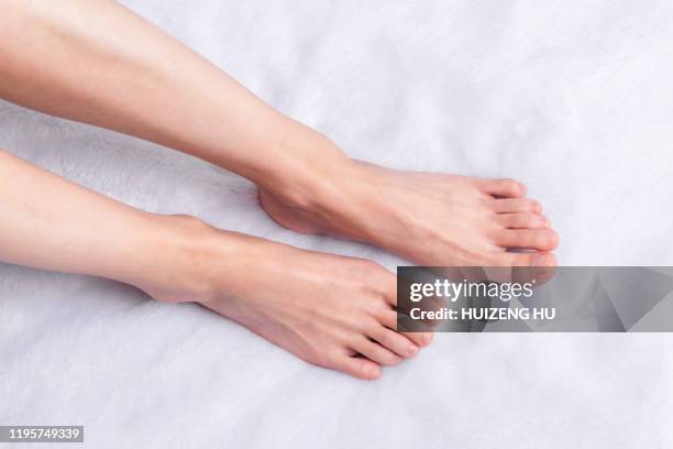 bare female feet. - womens pretty feet stock pictures, royalty-free photos & images