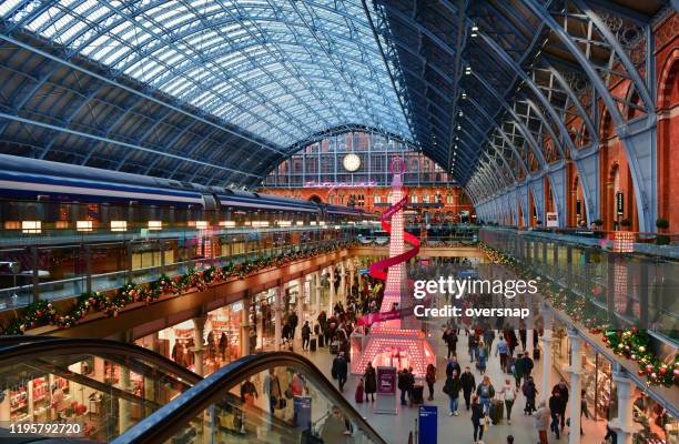 st pancras railway station - station london st pancras international stockfoto's en -beelden