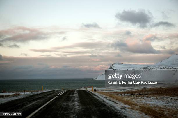 coastal road at grundarfjördur, west iceland - onundarfjordur stock pictures, royalty-free photos & images