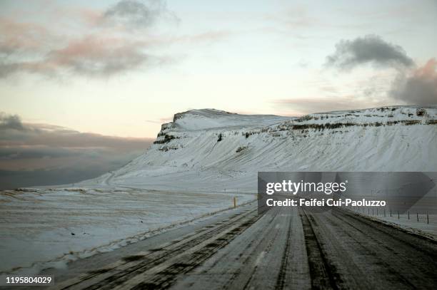 coastal road at grundarfjördur, west iceland - onundarfjordur stock pictures, royalty-free photos & images