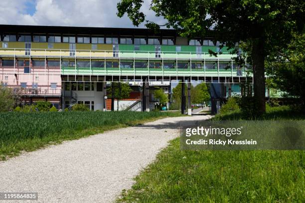 colorful ulm university campus building - ricky kresslein stock-fotos und bilder