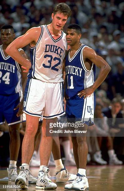 Playoffs: Duke Christian Laettner vs Kentucky Sean Woods during game at The Spectrum. Philadelphia, PA 3/28/1992 CREDIT: John Biever