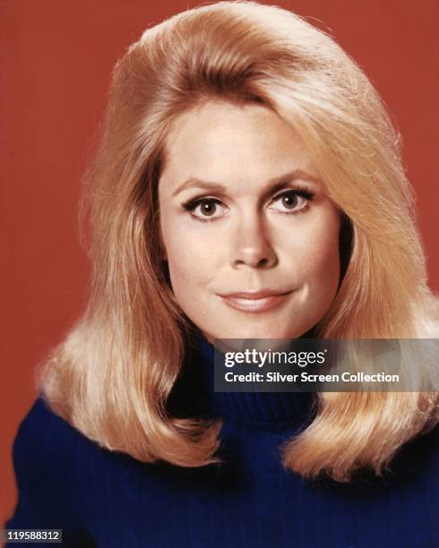 Headshot of Elizabeth Montgomery , US actress, in a publicity portrait issued for the US television series, 'Bewitched', USA, circa 1968. The sitcom...