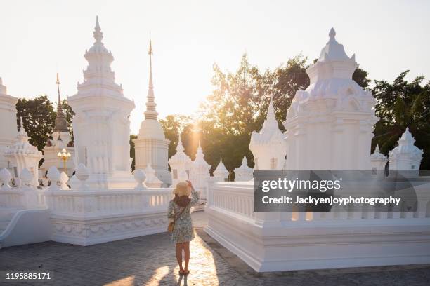 solo traveller woman walking inside the wat suandork temple, chiangmai - wat benchamabophit stockfoto's en -beelden