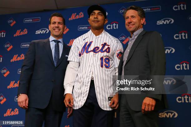 Luis Rojas stands between General Manager Brodie Van Wagenen and Chief Operating Officer Jeff Wilpon after being introduced as the new manager of the...