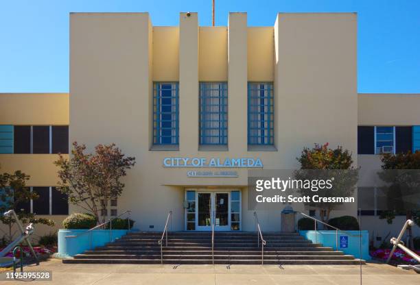 alameda city hall, alameda naval air station, ca - alameda california stockfoto's en -beelden