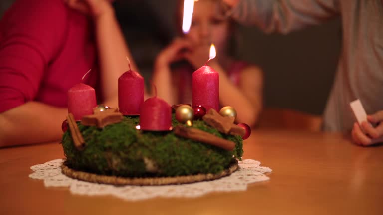 https://media.gettyimages.com/id/1195942240/video/family-with-advent-wreath.jpg?b=1&s=640x640&k=20&c=HHaVGeaes77H5x8TDkvEzxEh7TKeq6OayynwacfaxFA=