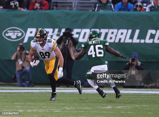 Tight End Vance McDonald of the Pittsburgh Steelers has a long gain against the New York Jets in the first half at MetLife Stadium on December 22,...
