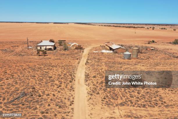 deserted farm. drought conditions. eyre peninsula. south australia. - drought stock pictures, royalty-free photos & images