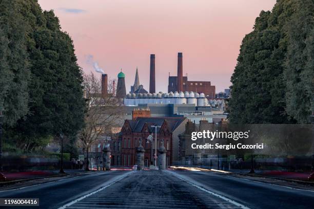 guinness brewery dublin - dublin city skyline stock-fotos und bilder