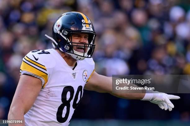 Vance McDonald of the Pittsburgh Steelers in action against the New York Jets at MetLife Stadium on December 22, 2019 in East Rutherford, New Jersey.