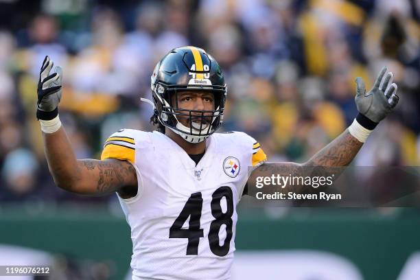 Bud Dupree of the Pittsburgh Steelers encourages the crowd against the New York Jets at MetLife Stadium on December 22, 2019 in East Rutherford, New...