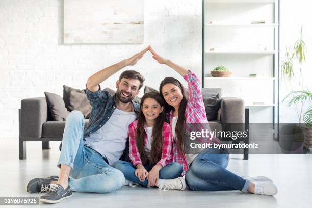 concept van huisvesting voor familie - protection stockfoto's en -beelden