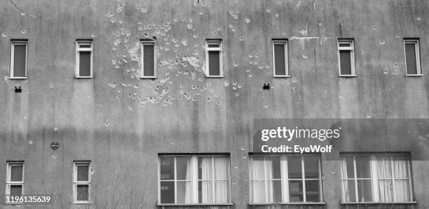 a building with bullet holes along the gaza strip in israel - bullet holes photos et images de collection