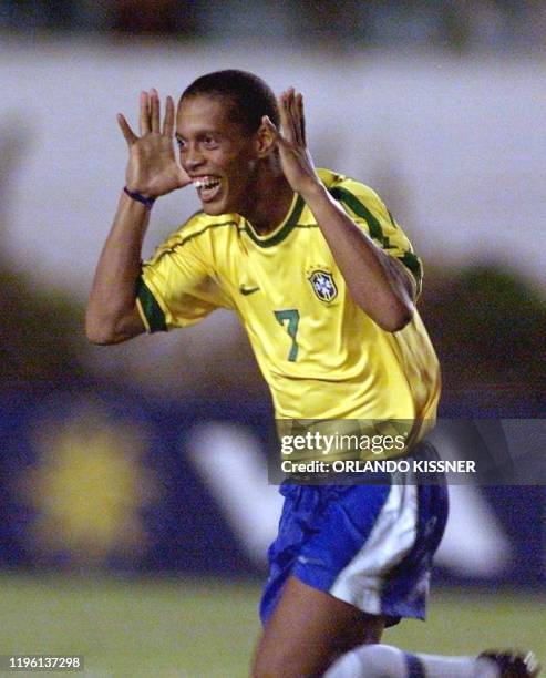 Brazilian, Ronaldinho Gaucho celebrates the second goal against Chile 04 February,2000 in Londrina, Brazil. Brazil won over Chile 3-1. El brasileno...